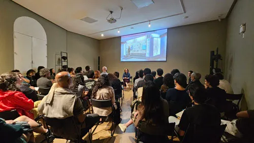 auditório do MAES durante a palestra
