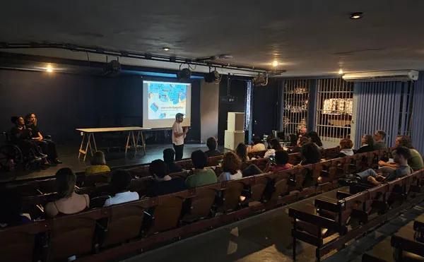auditório do MAES durante a palestra