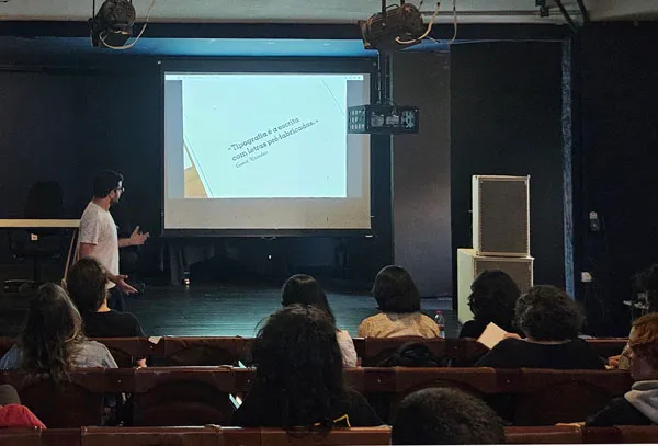 auditório do MAES durante a palestra
